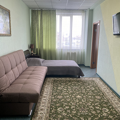 Трехместный двухкомнатный номер 303